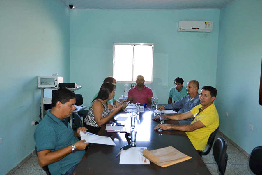 Câmara de Macaúbas realiza reunião com o Secretário de Educação do Município