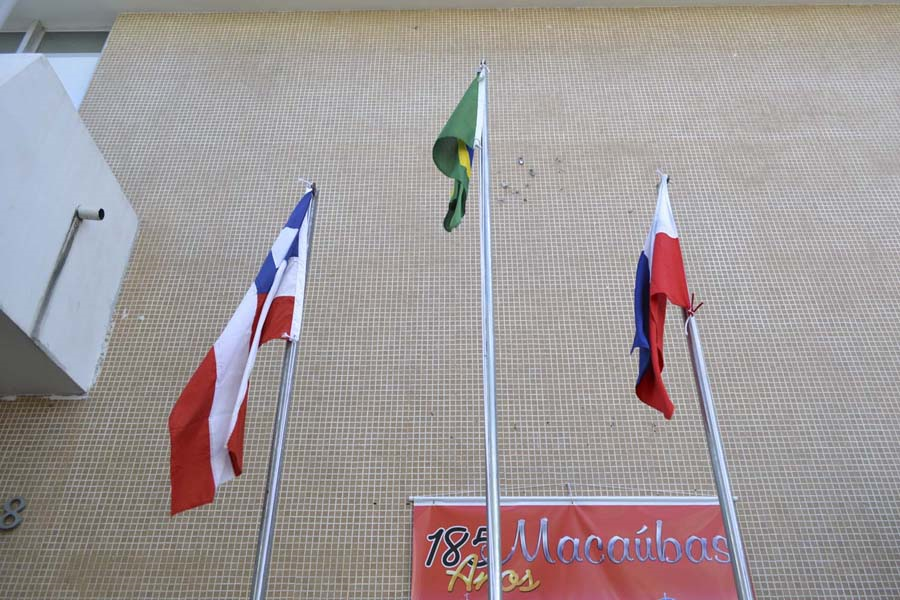 Bandeiras são hasteadas no aniversário de Macaúbas