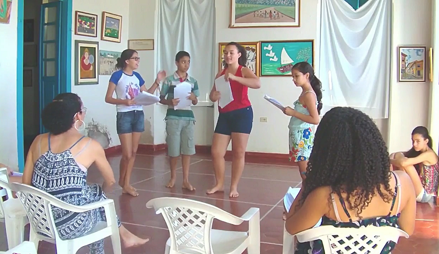 Professora LEDA fala sobre o Teatro e seu trabalho com os Jovens