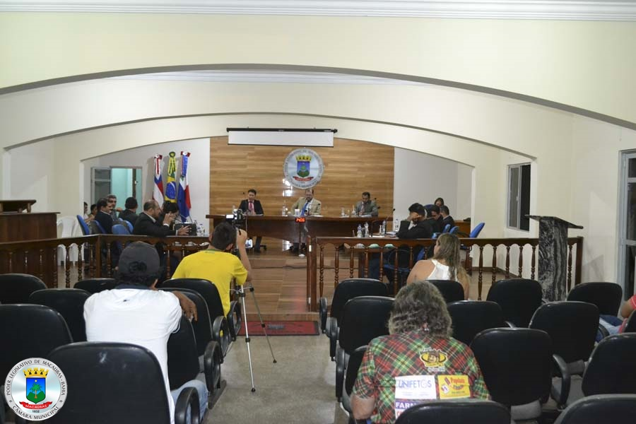 2ª Sessão: Foram debatidos assuntos como à falta de água e as estradas viciais do município