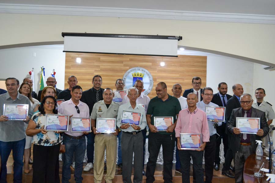 SESSÃO SOLENE DE ENTREGA DE TÍTULOS DE CIDADÃOS MACAUBENSES E MOÇÃO DE APLAUSOS E LOUVOR